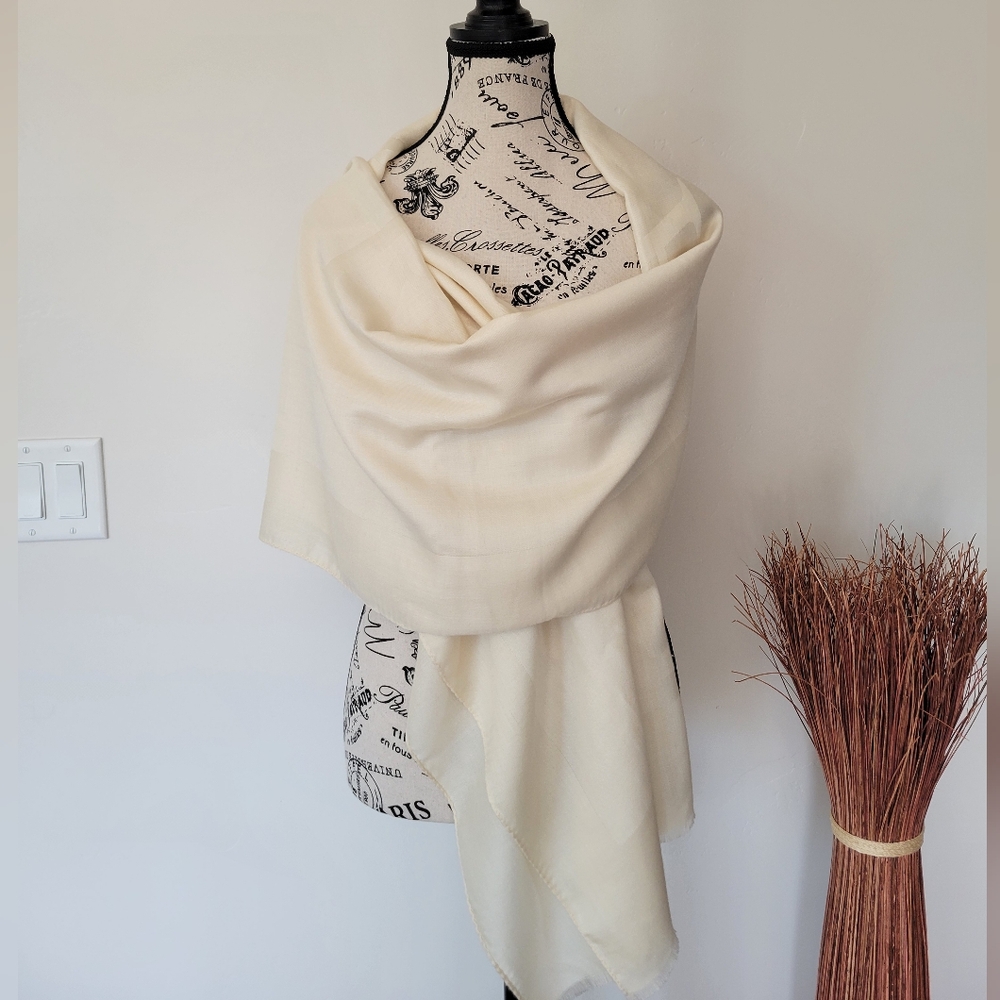 Elegant Cream Wool Shawl made in IT